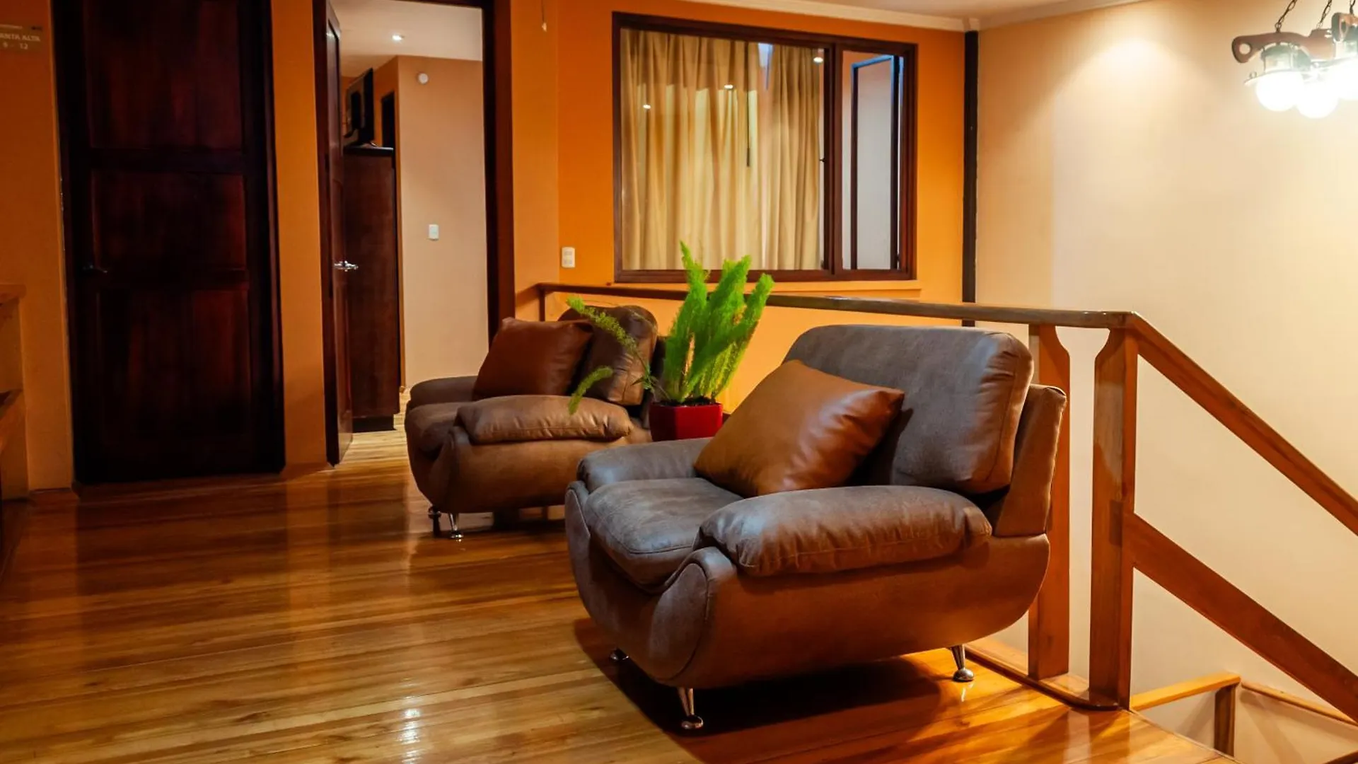 **  Hotel Calle Angosta Cuenca Ecuador