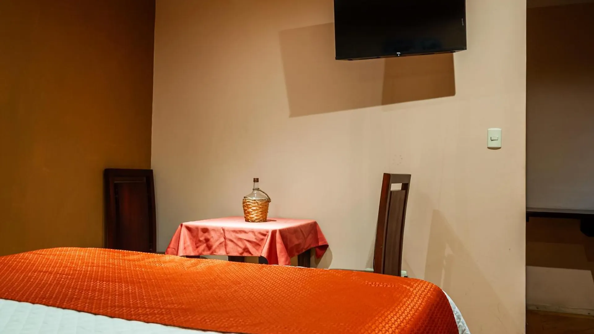 Hotel Calle Angosta Cuenca