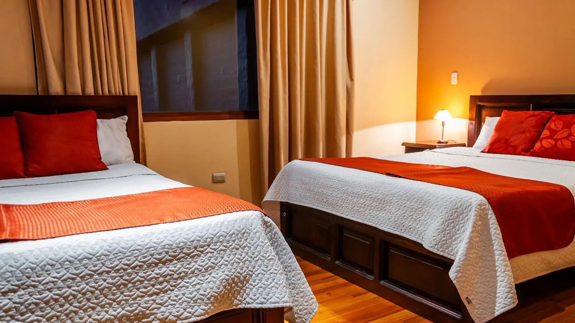 Hotel Calle Angosta Cuenca Ecuador
