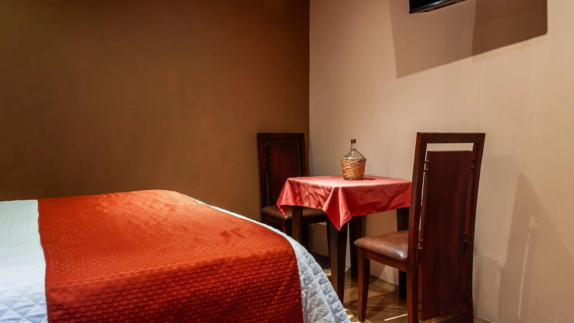 Hotel Calle Angosta Cuenca