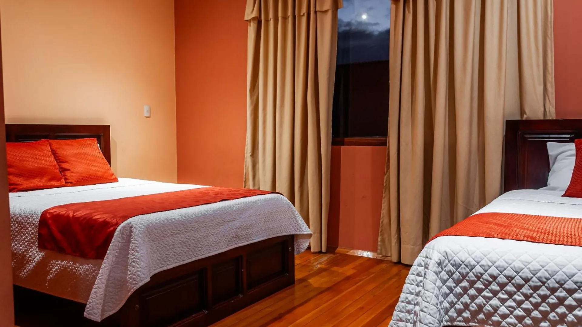 **  Hotel Calle Angosta Cuenca Ecuador