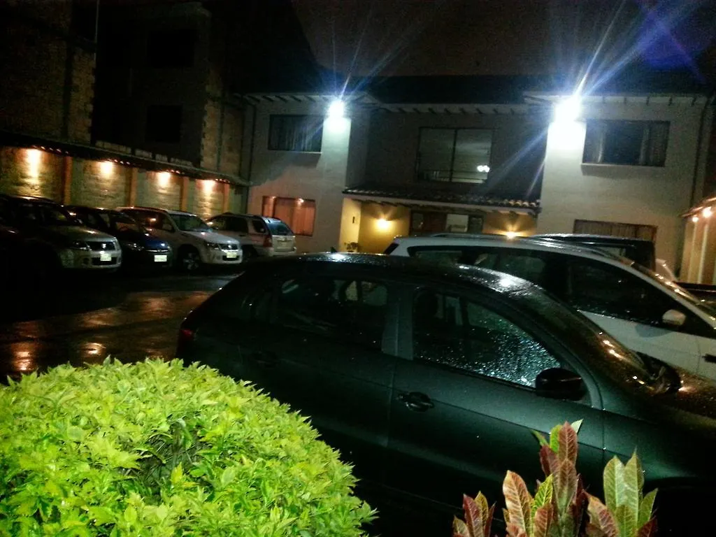 Hotel Calle Angosta Cuenca 2*,  Ecuador