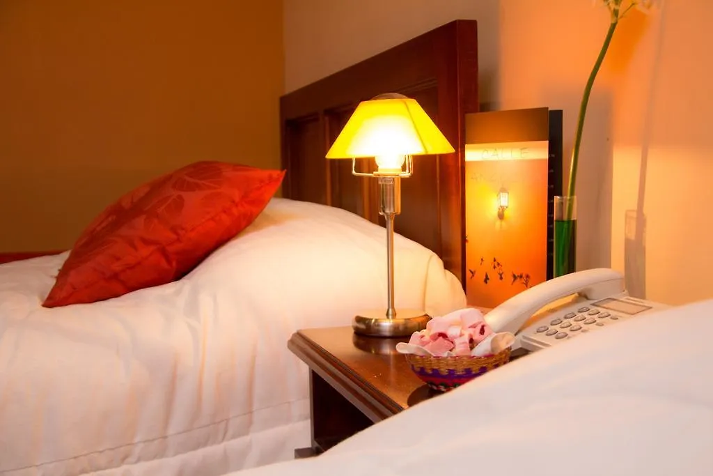 Hotel Calle Angosta Cuenca 2*,