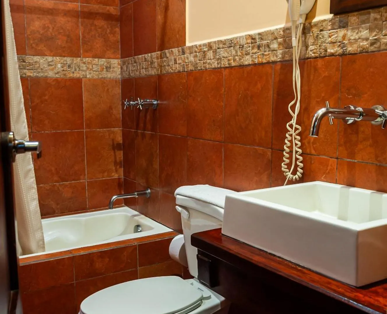 Hotel Calle Angosta Cuenca 2*,