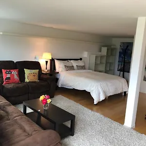Guest house One Bedroom Near Hillside Mall Victoria